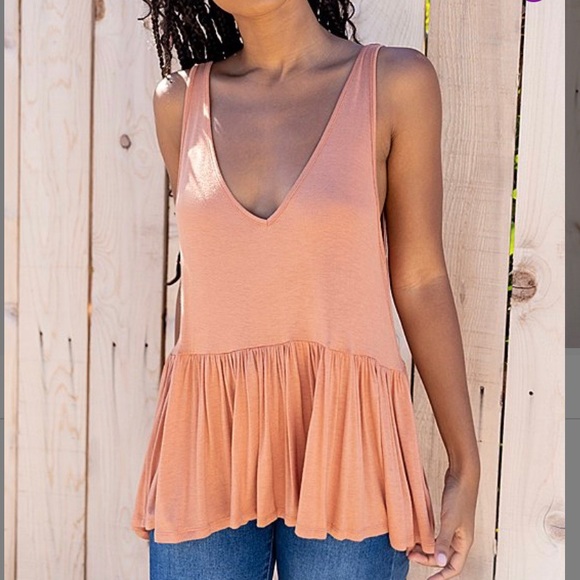 Rags to Riches almond ruffled tank - Picture 4 of 5
